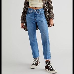 LEVIS WOMENS WEDGIE STRAIGHT JEANS